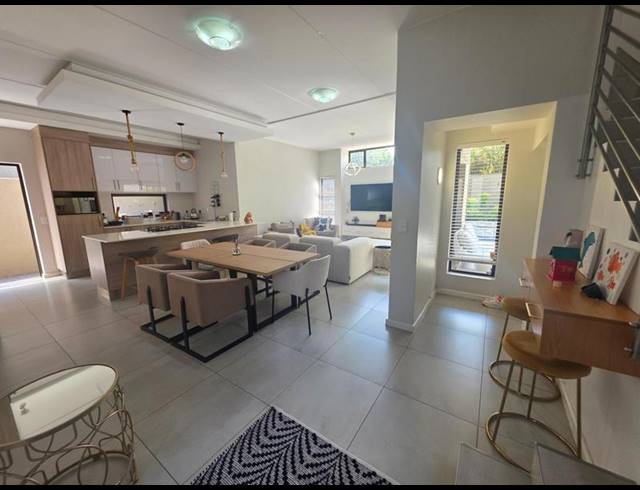3 BEDROOM TOWNHOUSE FOR SALE IN FERNDALE